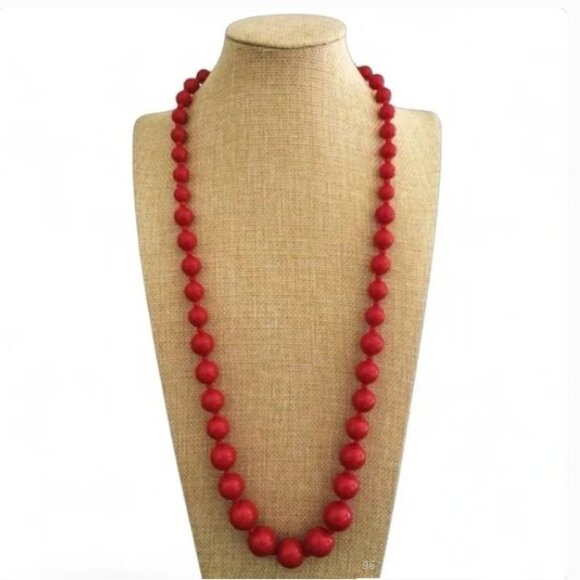 Vtg Red Lucite Graduated Beaded Necklace, 30" Gold Tone Clasp, Mid‑Century Charm - Picture 9 of 10
